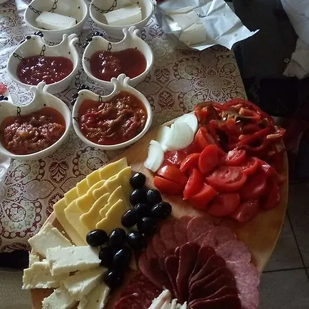 Cuibul De La Mare بيت ضيافة 3*